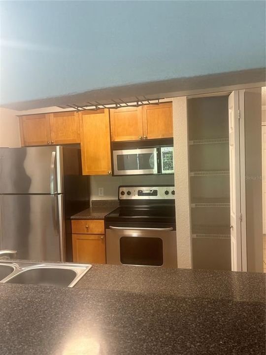 For Rent: $1,900 (3 beds, 2 baths, 1155 Square Feet)