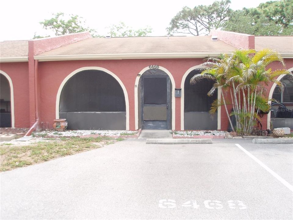 For Rent: $1,900 (2 beds, 2 baths, 970 Square Feet)