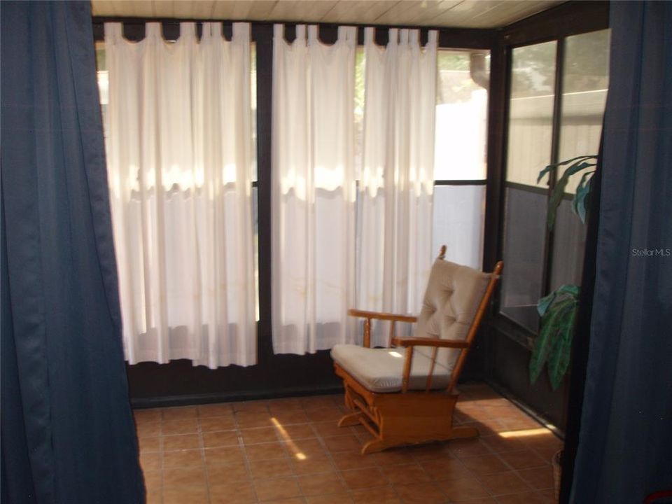 For Rent: $1,900 (2 beds, 2 baths, 970 Square Feet)