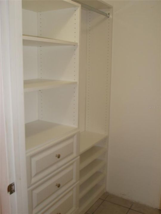 For Rent: $1,900 (2 beds, 2 baths, 970 Square Feet)