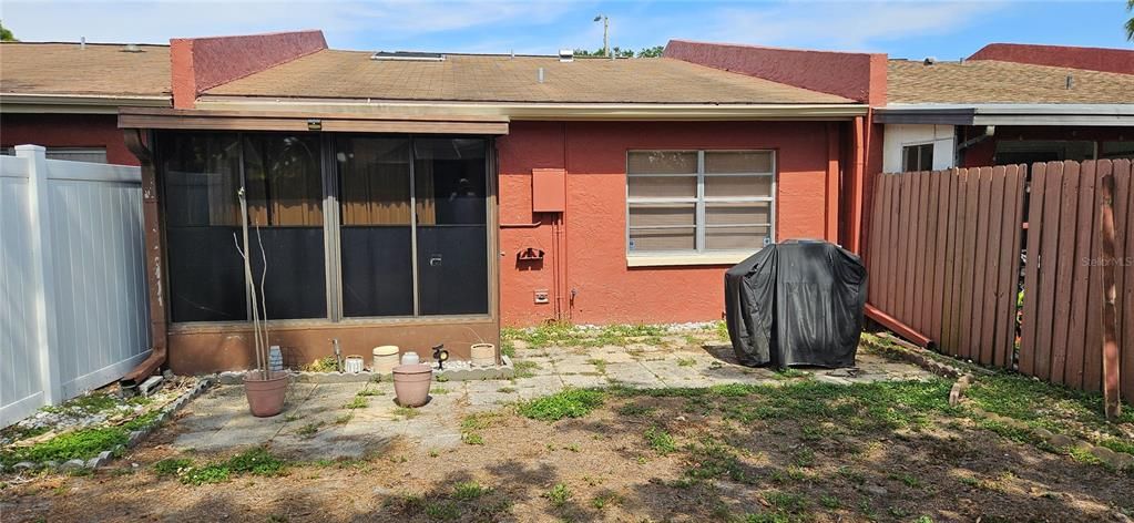 For Rent: $1,900 (2 beds, 2 baths, 970 Square Feet)