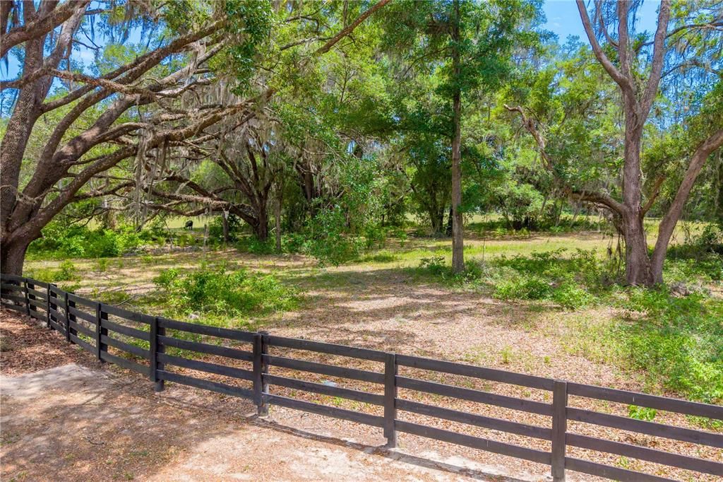 На продажу: $1,250,000 (25.02 acres)