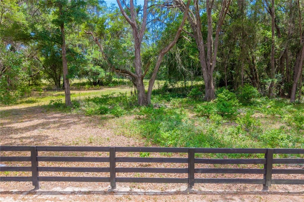 На продажу: $1,250,000 (25.02 acres)