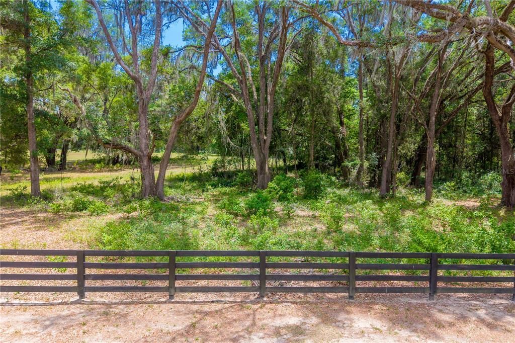 На продажу: $1,250,000 (25.02 acres)