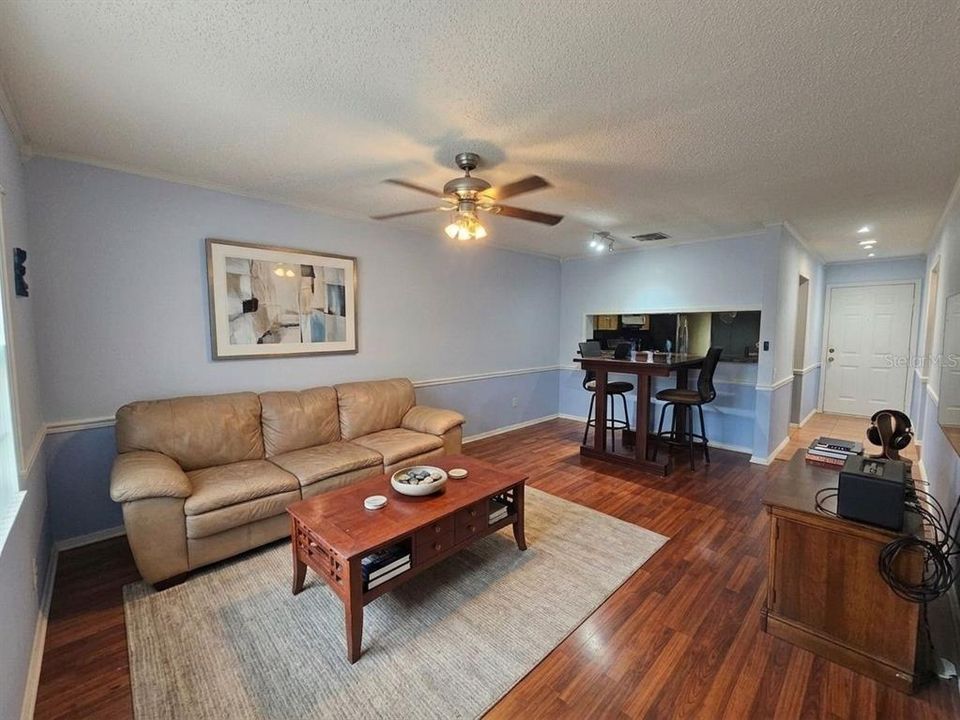 For Sale: $126,000 (1 beds, 1 baths, 620 Square Feet)