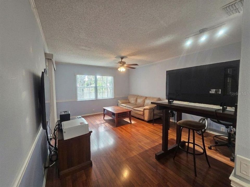 For Sale: $126,000 (1 beds, 1 baths, 620 Square Feet)
