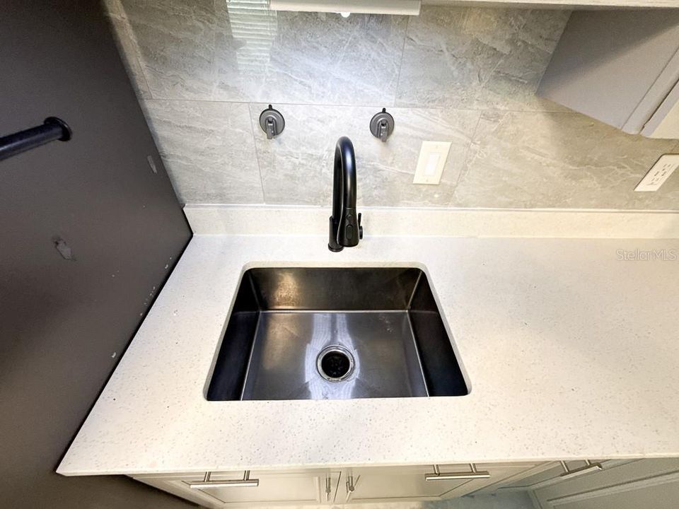 For Sale: $265,900 (2 beds, 2 baths, 1025 Square Feet)