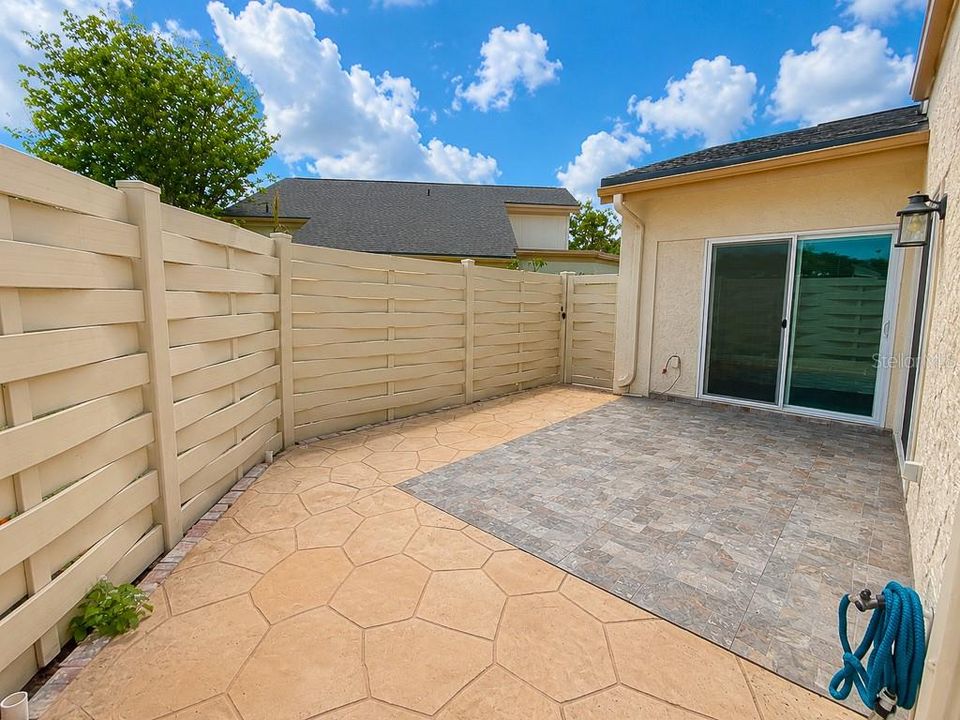 For Sale: $265,900 (2 beds, 2 baths, 1025 Square Feet)