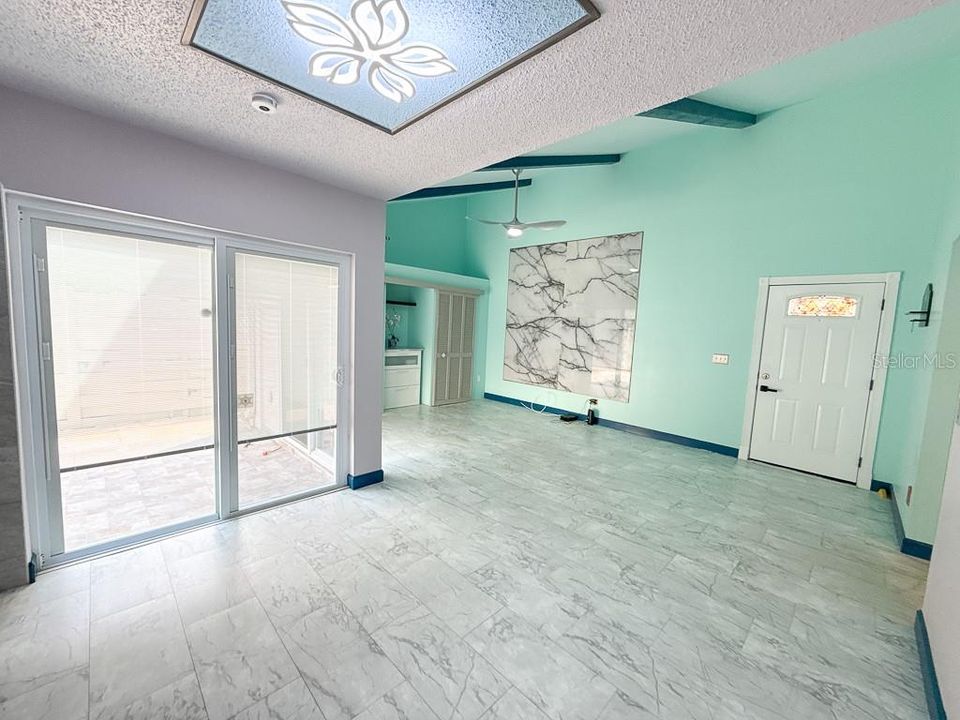For Sale: $265,900 (2 beds, 2 baths, 1025 Square Feet)