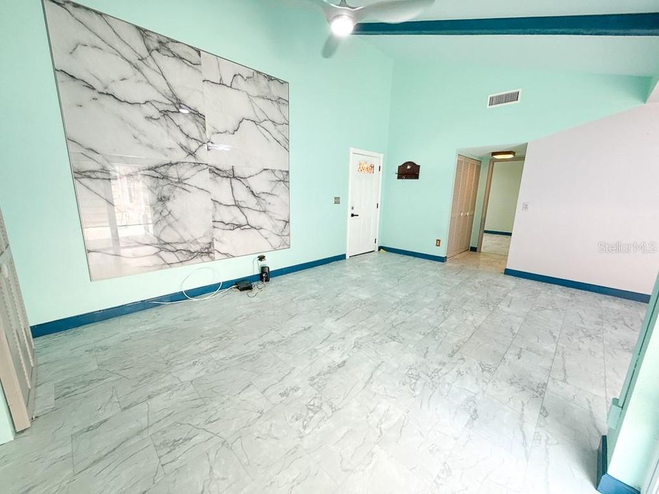 For Sale: $265,900 (2 beds, 2 baths, 1025 Square Feet)