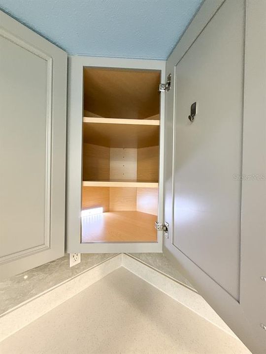 For Sale: $265,900 (2 beds, 2 baths, 1025 Square Feet)