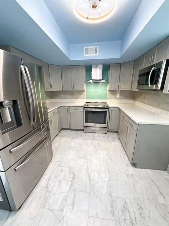 For Sale: $265,900 (2 beds, 2 baths, 1025 Square Feet)