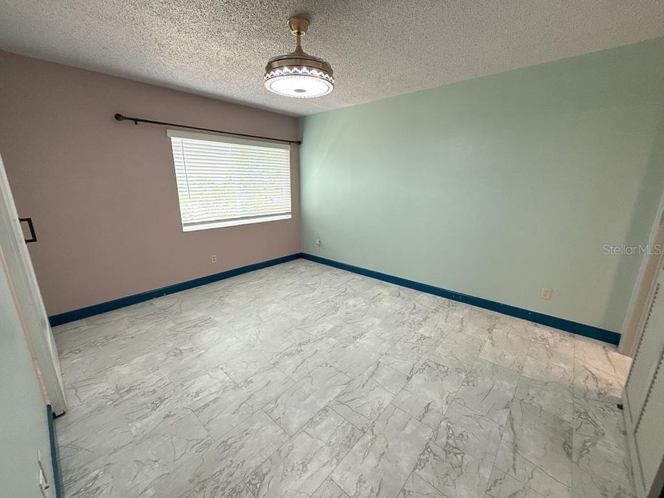 For Sale: $265,900 (2 beds, 2 baths, 1025 Square Feet)