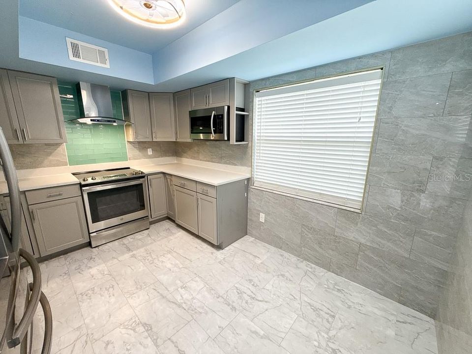 For Sale: $265,900 (2 beds, 2 baths, 1025 Square Feet)