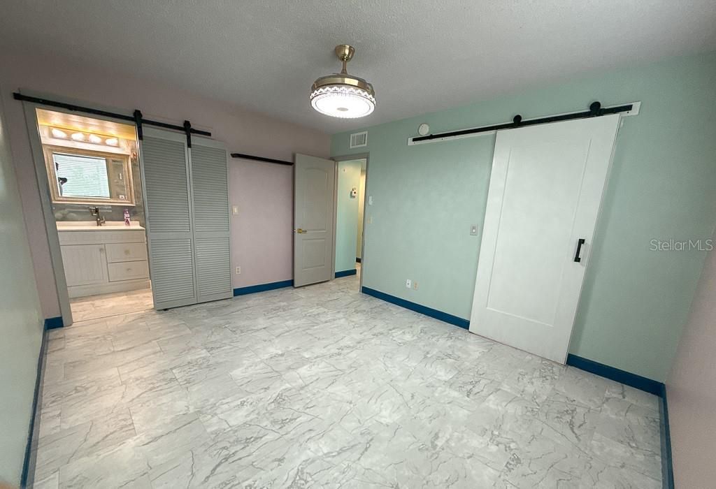For Sale: $265,900 (2 beds, 2 baths, 1025 Square Feet)
