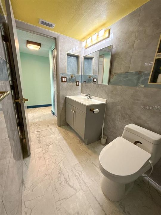 For Sale: $265,900 (2 beds, 2 baths, 1025 Square Feet)