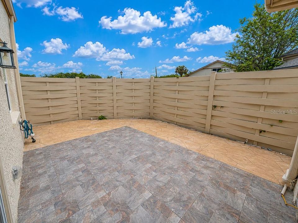 For Sale: $265,900 (2 beds, 2 baths, 1025 Square Feet)