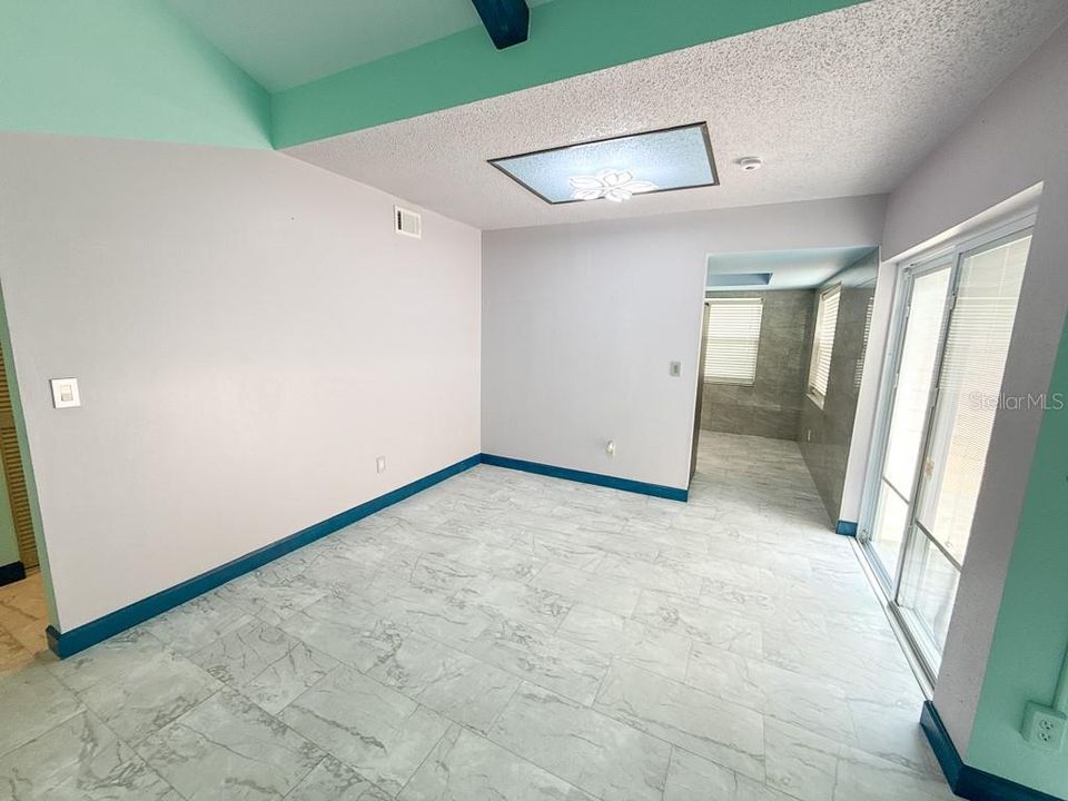 For Sale: $265,900 (2 beds, 2 baths, 1025 Square Feet)