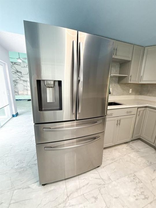 For Sale: $265,900 (2 beds, 2 baths, 1025 Square Feet)