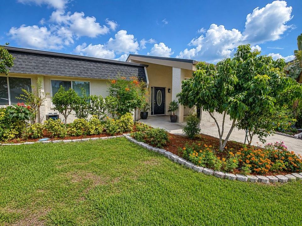 For Sale: $265,900 (2 beds, 2 baths, 1025 Square Feet)