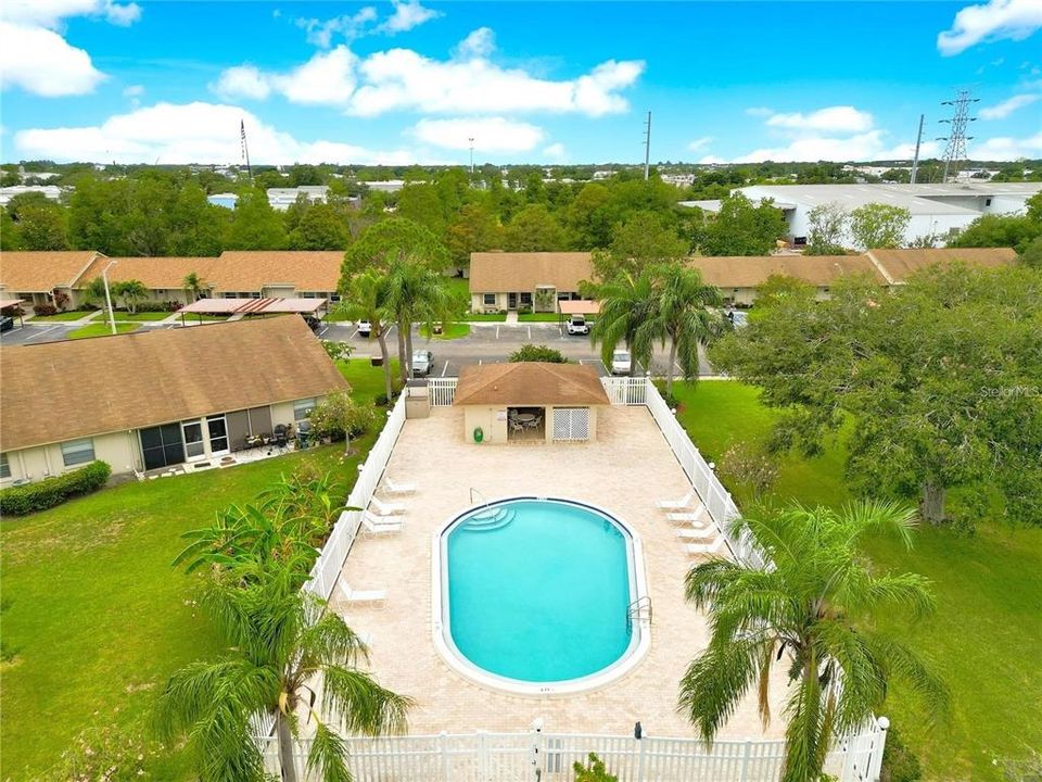 Active With Contract: $199,900 (2 beds, 2 baths, 810 Square Feet)