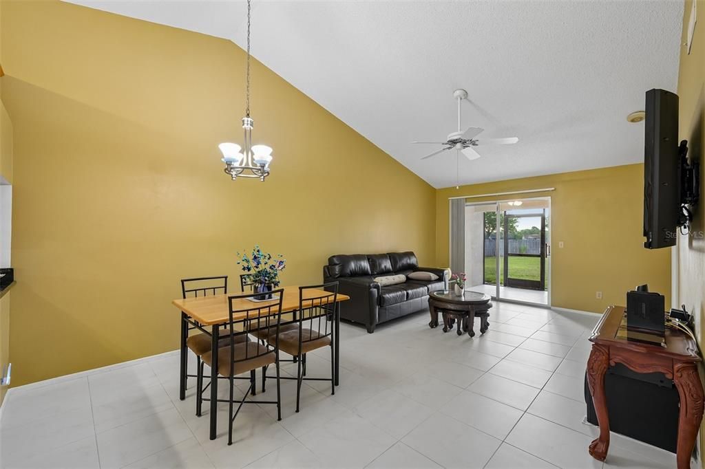 Active With Contract: $199,900 (2 beds, 2 baths, 810 Square Feet)