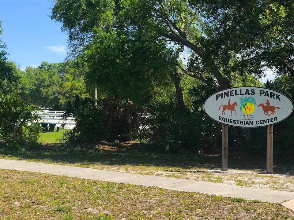 Active With Contract: $199,900 (2 beds, 2 baths, 810 Square Feet)