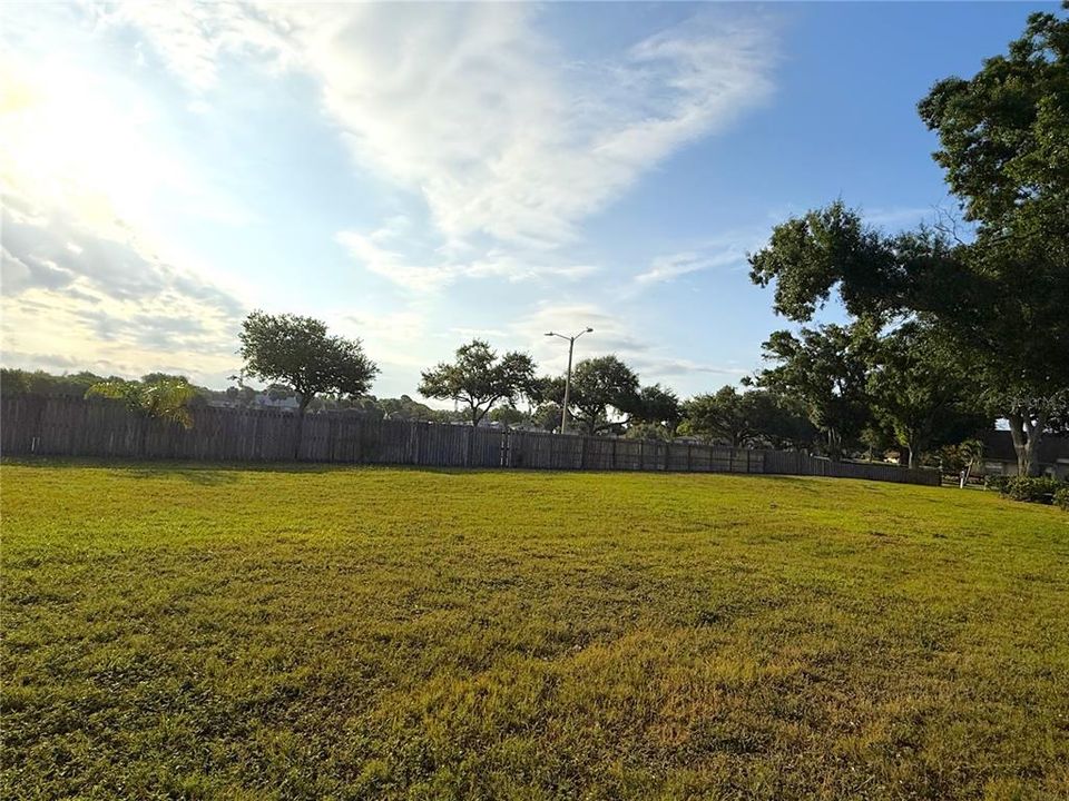 Active With Contract: $199,900 (2 beds, 2 baths, 810 Square Feet)