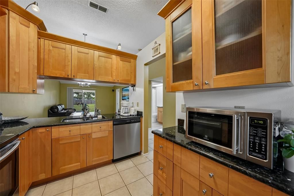 Active With Contract: $199,900 (2 beds, 2 baths, 810 Square Feet)