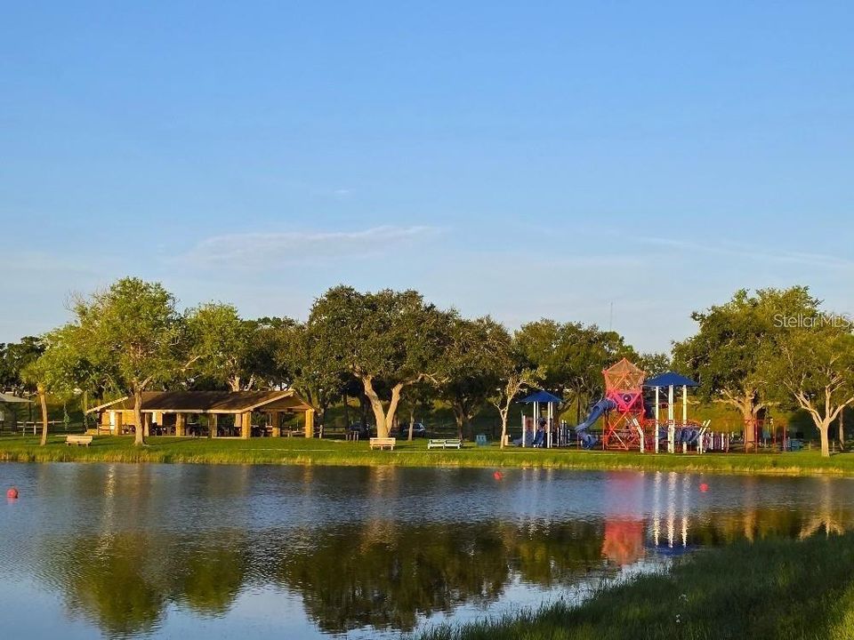 Active With Contract: $199,900 (2 beds, 2 baths, 810 Square Feet)