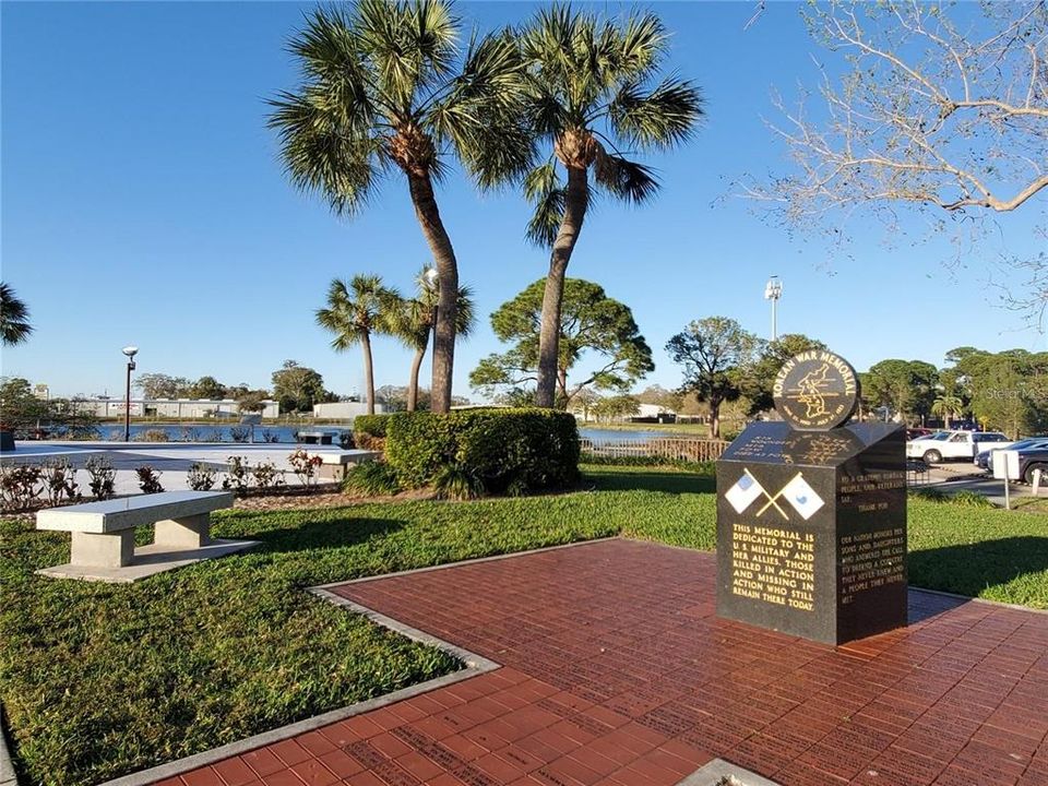 Active With Contract: $199,900 (2 beds, 2 baths, 810 Square Feet)