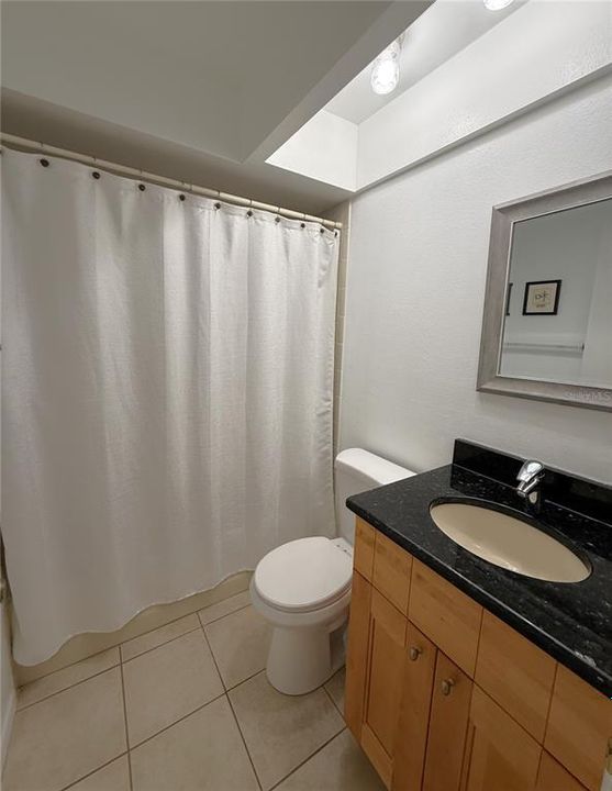 Active With Contract: $199,900 (2 beds, 2 baths, 810 Square Feet)
