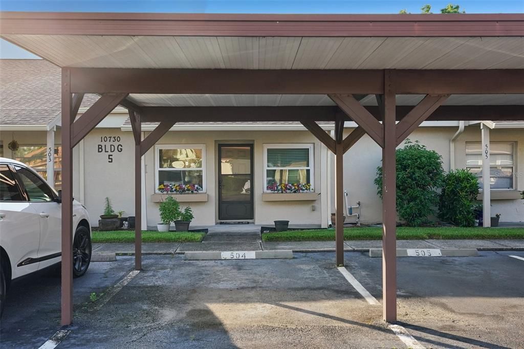 Active With Contract: $199,900 (2 beds, 2 baths, 810 Square Feet)
