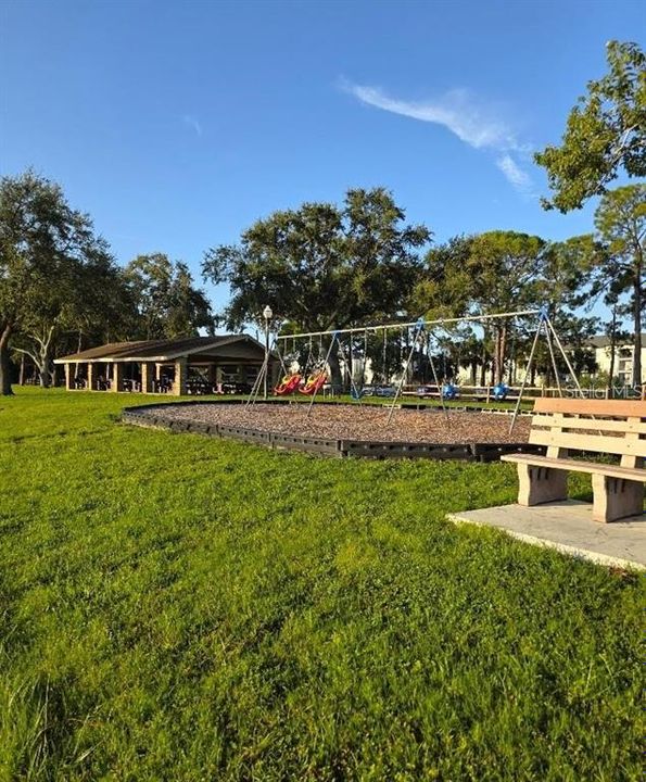 Active With Contract: $199,900 (2 beds, 2 baths, 810 Square Feet)