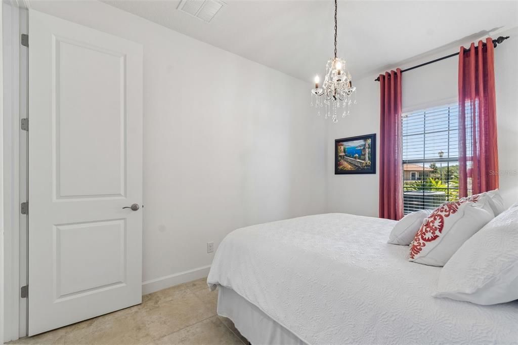 Под контрактом: $475,000 (3 спален, 2 ванн, 1909 Квадратных фут)