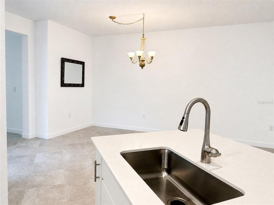 En Venta: $275,000 (2 camas, 2 baños, 1564 Pies cuadrados)