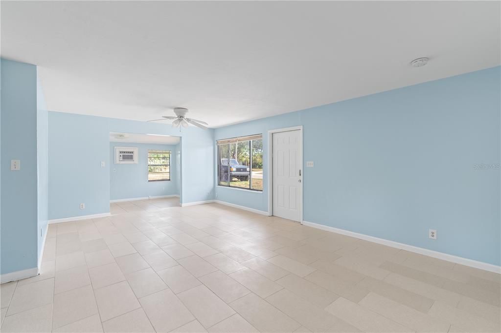 Active With Contract: $2,299 (3 beds, 2 baths, 1259 Square Feet)