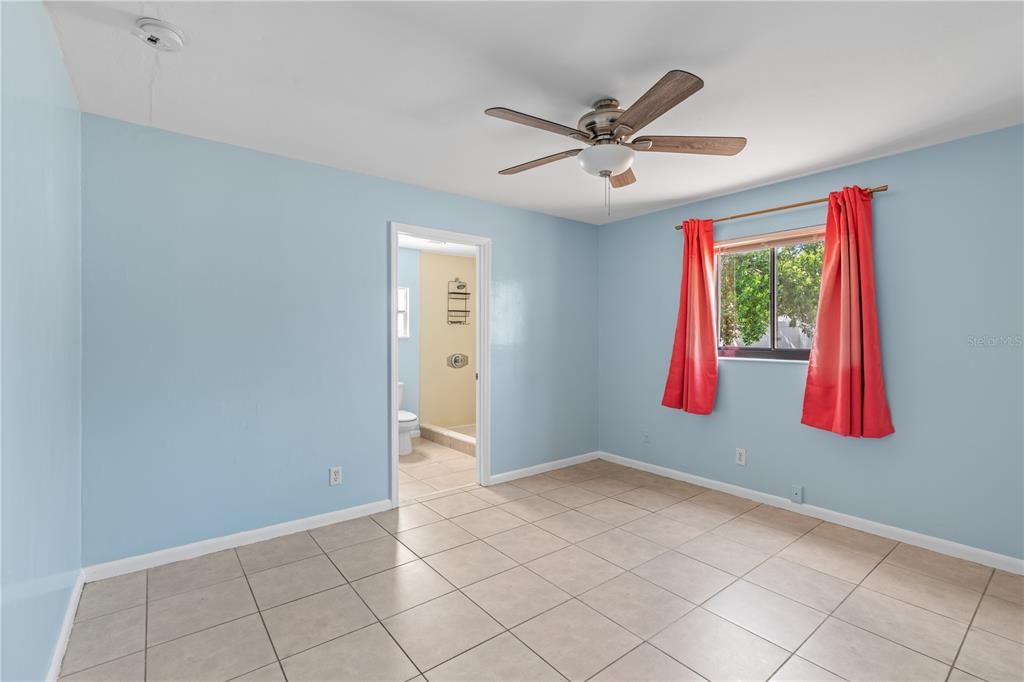 Active With Contract: $2,299 (3 beds, 2 baths, 1259 Square Feet)