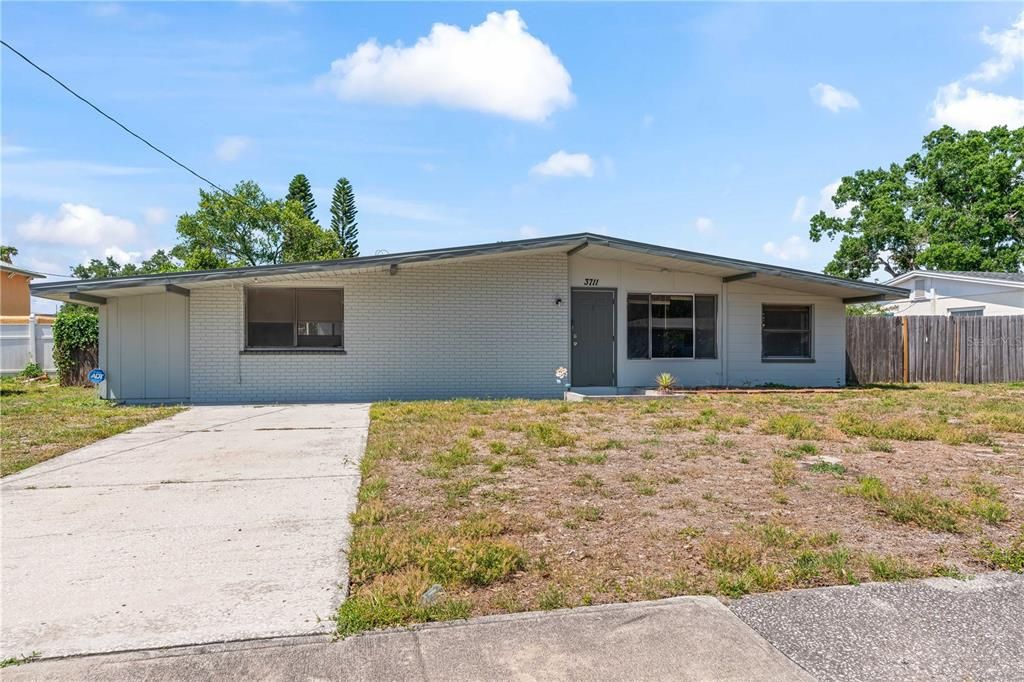 Active With Contract: $2,299 (3 beds, 2 baths, 1259 Square Feet)
