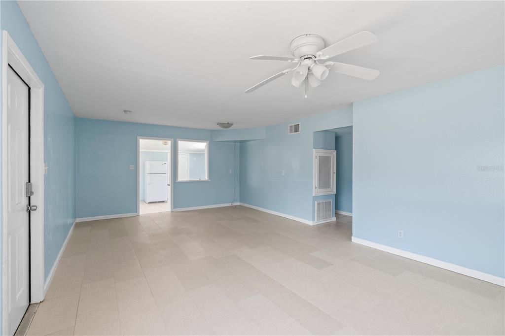 Active With Contract: $2,299 (3 beds, 2 baths, 1259 Square Feet)