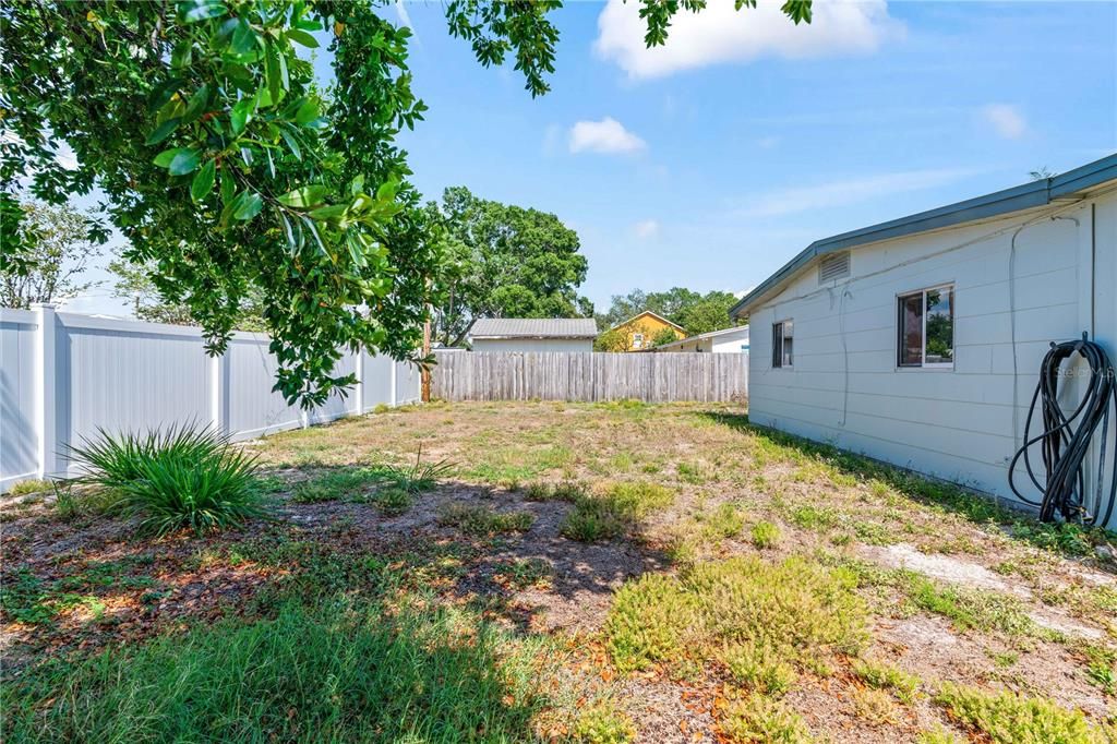 Active With Contract: $2,299 (3 beds, 2 baths, 1259 Square Feet)