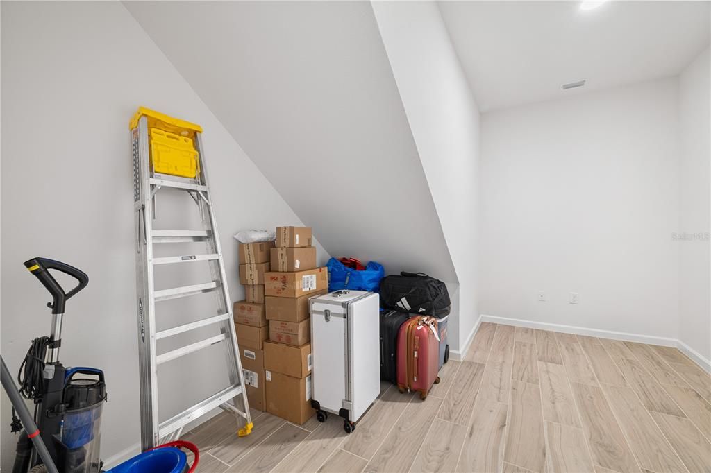 For Sale: $1,790,000 (5 beds, 5 baths, 4977 Square Feet)
