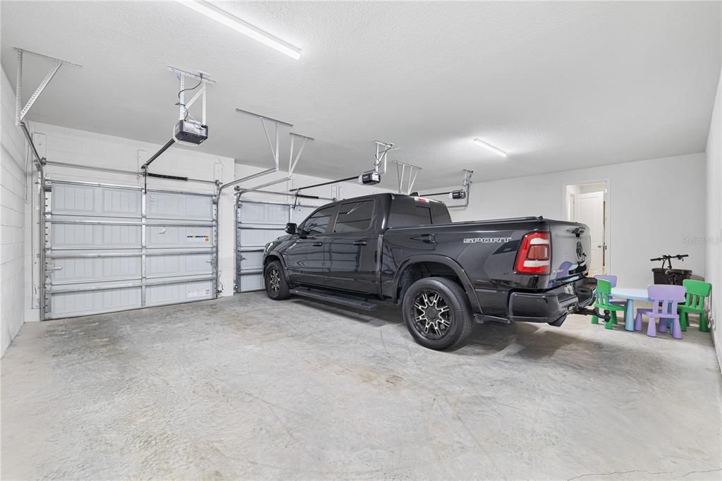 For Sale: $1,790,000 (5 beds, 5 baths, 4977 Square Feet)