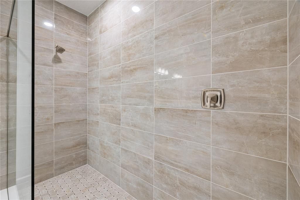 For Sale: $1,790,000 (5 beds, 5 baths, 4977 Square Feet)