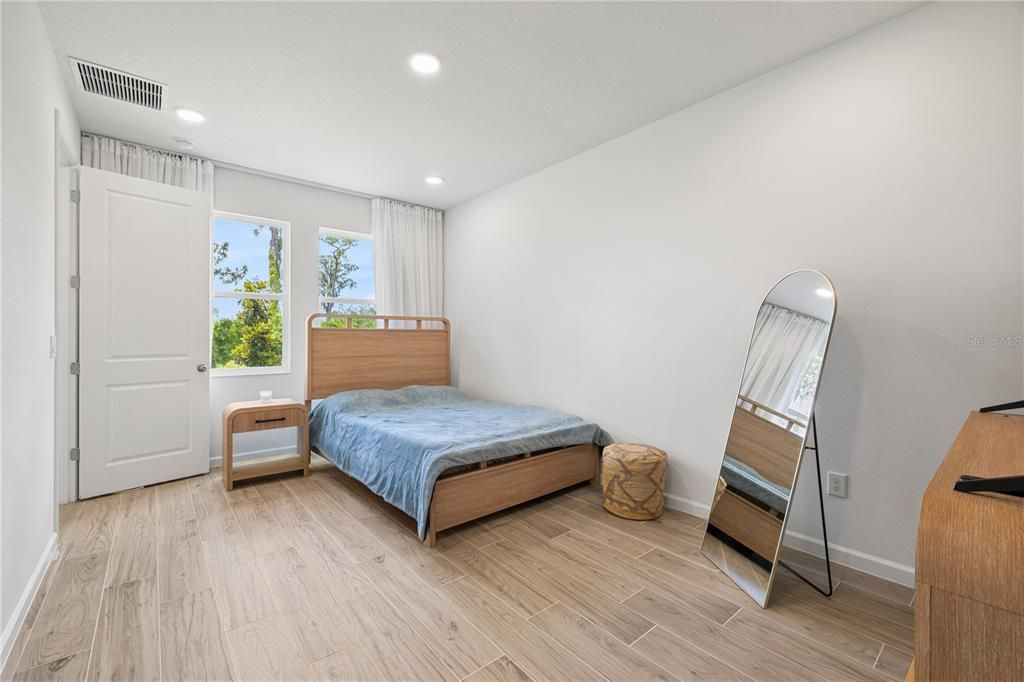 For Sale: $1,790,000 (5 beds, 5 baths, 4977 Square Feet)