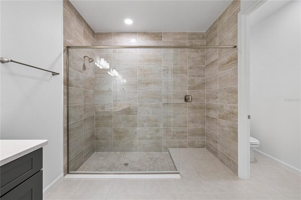 For Sale: $1,790,000 (5 beds, 5 baths, 4977 Square Feet)