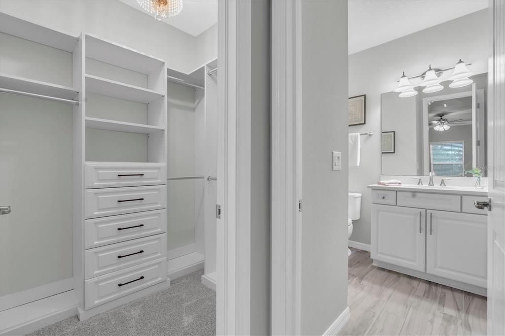 En Venta: $1,279,900 (4 camas, 4 baños, 4526 Pies cuadrados)