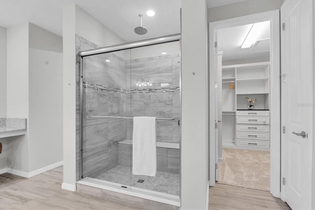 En Venta: $1,279,900 (4 camas, 4 baños, 4526 Pies cuadrados)