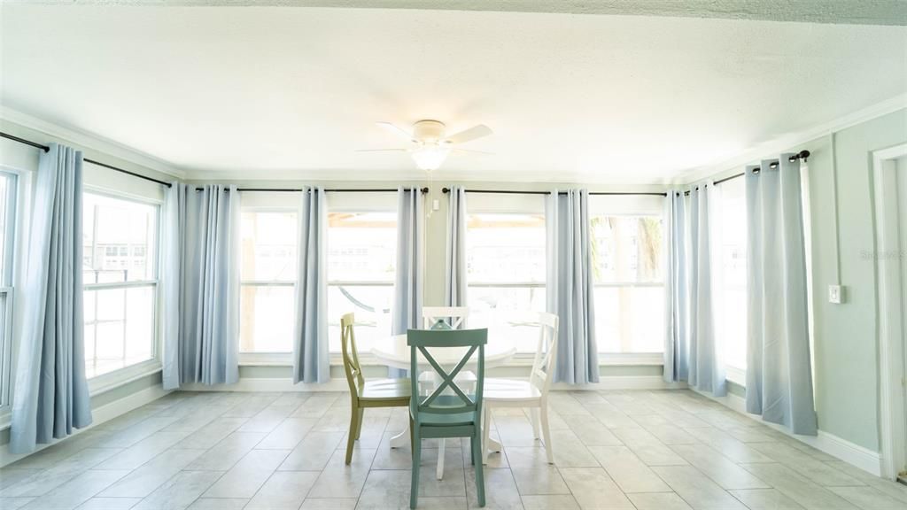 For Sale: $439,000 (2 beds, 2 baths, 986 Square Feet)