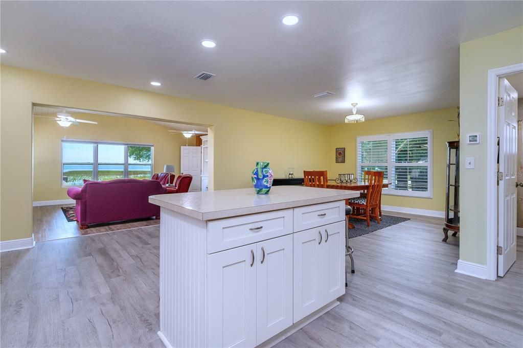 For Sale: $439,900 (2 beds, 2 baths, 1400 Square Feet)
